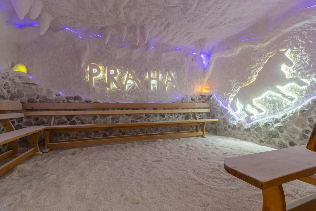 Hotel Praha Solotwyno Exterior foto